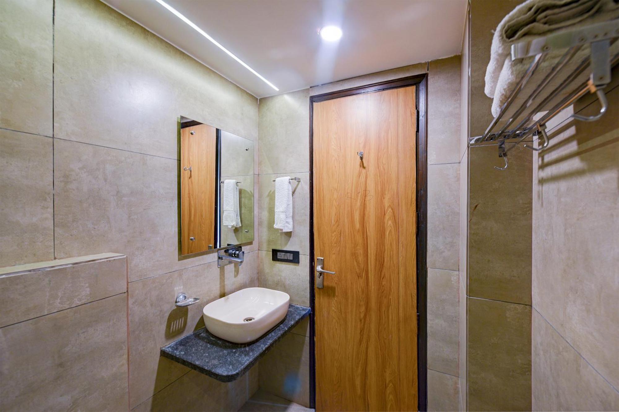 Hotel Sohana Palace Near New Delhi Railway Station And Connaught Place Bagian luar foto